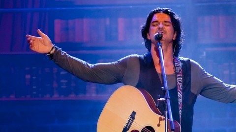 El cantante guatemalteco sigue cosechando éxitos con su gira de conciertos 'Metamorfosis World Tour'.