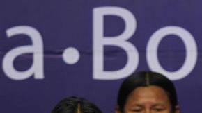 El canciller de Bolivia, David Choquehuanca (i), y el presidente de Ecuador, Rafael Correa, asisten, ayer, a la 42 Asamblea de la OEA.