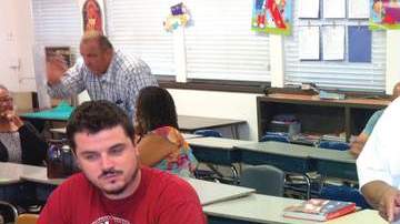 En la reunión del Comité 'Sí a la Medida B' se analizaban ayer materiales de campaña  de la oposición, a solo un día de las elecciones primarias. Los comicios terminan hoy a las 8:00 de la noche.