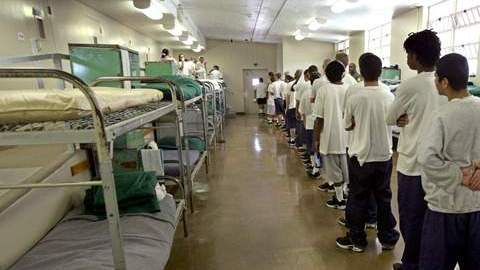 Estos chicos se encontraban recluidos en un centro de rehabilitación juvenil en Stockton, California.