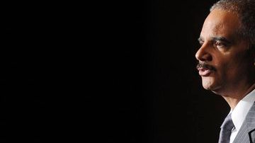 El fiscal general Eric Holder enfrenta críticas en el bando republicano.