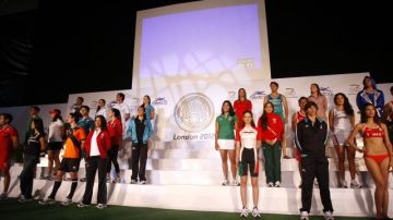 A 50 días de la inauguración del evento deportivo, varios modelos mostraron en un gimnasio del Comité Olímpico mexicano la ropa que utilizarán los atletas nacionales.