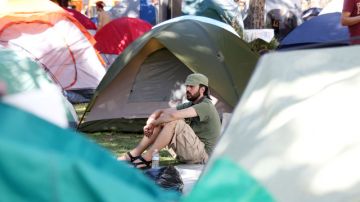 Los simpatizantes de 'Occupy Los Ángeles',  acamparon por dos meses  en el jardín de la Alcaldía provocando grandes daños.