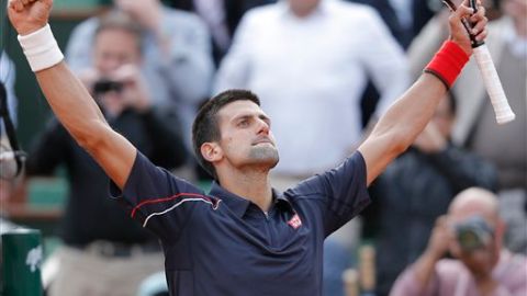 Pese a que "Nole" venció al suizo en 3 sets, Federer forzó tie breaks y vendió cara la derrota.