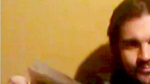 El parcero de 39 años conversó en exclusiva con La Raza desde su camerino antes de subir al escenario del centro nocturno V Live durante su visita a Chicago.