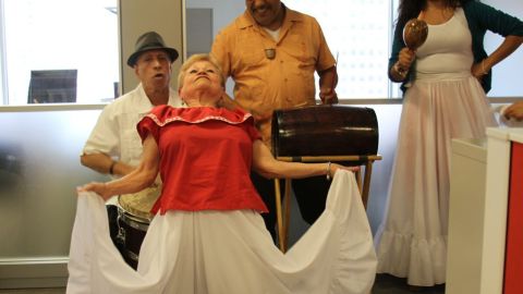 Para disfrutar de la vida y sobre todo de la música, no hay edad. Por eso BombaYo cuenta entre sus miembros con gente de todas las edades, que se mueven con maestría al ritmo del tambor.