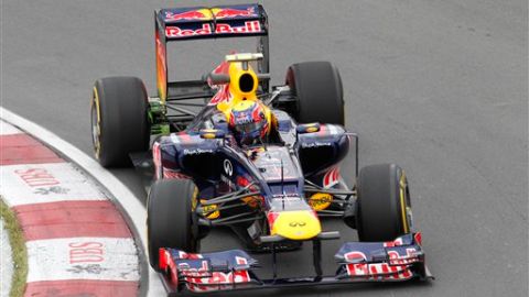 El australiano Mark Webber hoy en su Red Bull sobre la pista de Montreal.