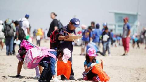 Los menores tomaron nota del tipo de desperdicios que encontraron en las áreas cercanas al mar, y aprendieron la importancia de que la gente no tire basura, porque afecta la ecología marina.
