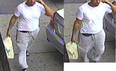 NYPD busca a esta persona en relación al caso.