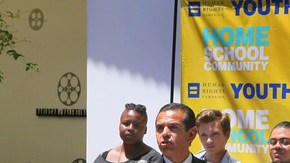 El alcalde Antonio Villaraigosa dijo que todavía queda mucho por hacer por  los gays.