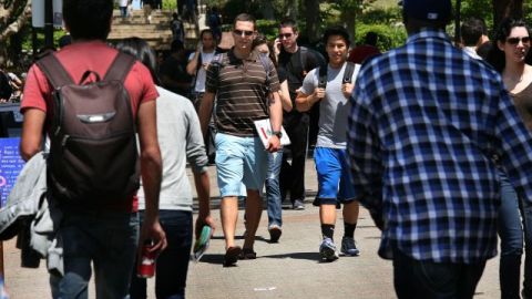 Miles de estudiantes no terminan con un diploma de educación superior de los colegios comunitarios que les permita obtener un trabajo.