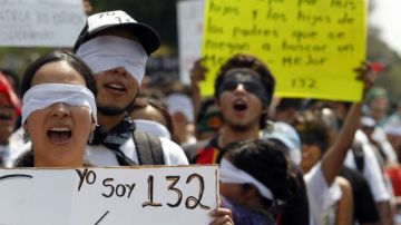Cientos de integrantes del movimiento #Yosoy132, realizaron una marcha en la ciudad de Guadalajara.