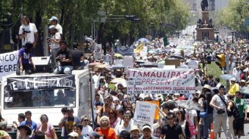 Miles de personas, en su mayoría estudiantes marcharon en la Ciudad de México.