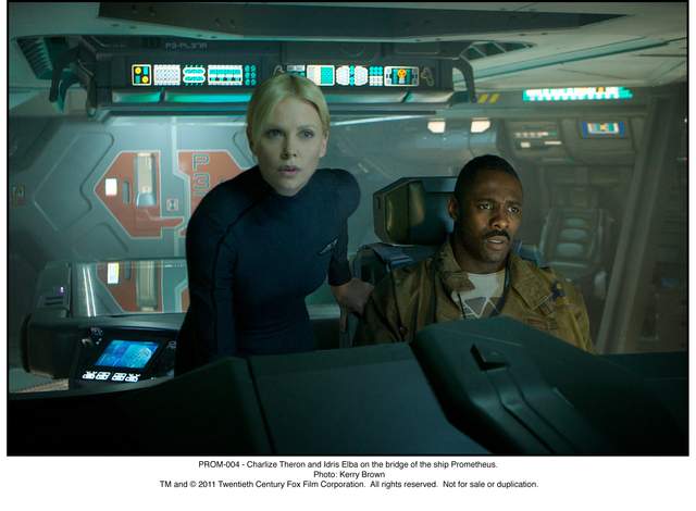 Charlize Theron e Idris Elba en una escena de 'Prometheus'.