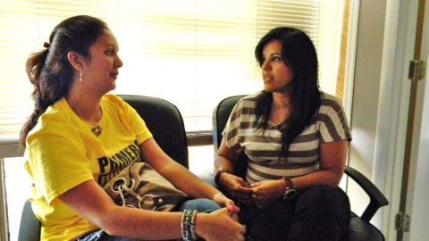 Mariana Molero, junto a su compatriota María Alejandra Cubillán, compartieron sus angustias y su lucha por obtener el asilo político en Florida.