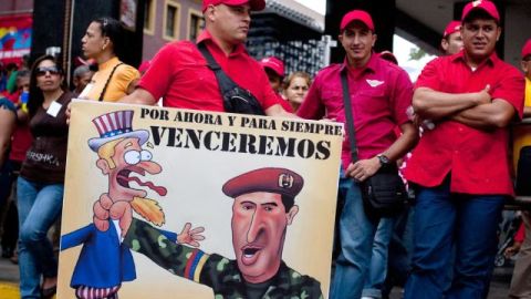 Seguidores del Presidente venezolano lo esperaban desde temprano para animarlo y demostrarle su respaldo.