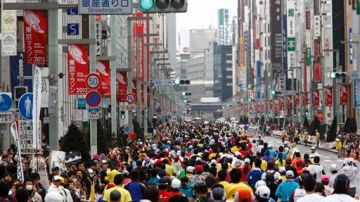 El distrito central de Ginza en Tokio durante el maratón de la ciudad en febrero de este año.
