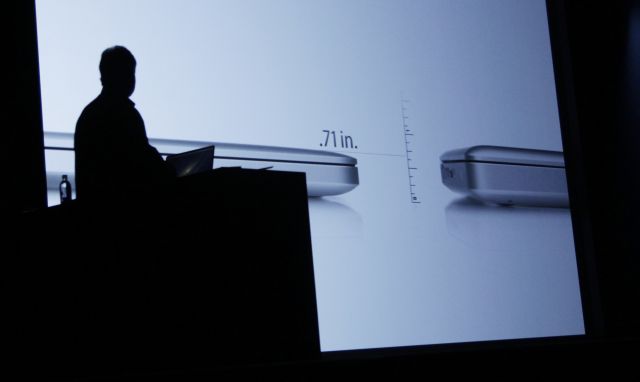 Phil Schiller habla acerca de del nuevo MacBook Pro durante la Durante la Conferencia Mundial de Desarrollo en San Francisco.