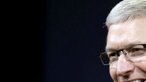 El director general de Apple, Tim Cook, anuncia un nuevo iPad durante una conferencia en San Francisco.