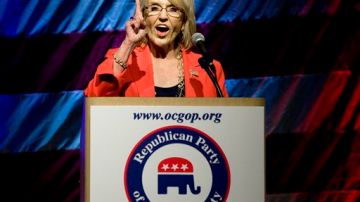 La gobernadora participando en la conferencia del partido republicano en el Condado de Orange en California.