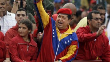 El presidente Hugo Chávez cantó, bailó y pronunció un largo discurso al iniciar su campaña.