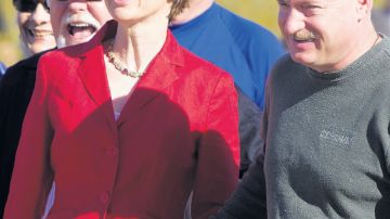 Gabrielle Giffords y esposo Mark Kelly en enero de este año.