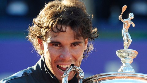 Vencer a Nadal en canchas de arcilla ha sido toda una odisea. El tenista español muestra otro trofeo que va a enriquecer su caudal.