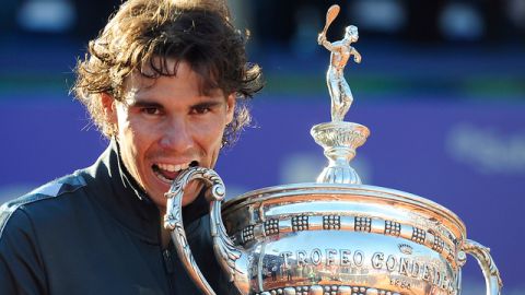 Vencer a Nadal en canchas de arcilla ha sido toda una odisea. El tenista español muestra otro trofeo que va a enriquecer su caudal.