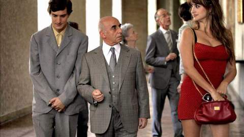 Alessandro Tiberi (izq.), Roberto Della Casa y Penélope Cruz durante una escena de la nueva película de Woody Allen "To Rome with Love".