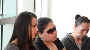 Jessica, Esther y Francisco Rodríguez, hablan desde su casa en Winnetka, acerca del homicidio de su hijo.