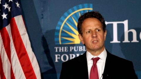 Geithner también sugirió a Europa tomar medidas para que España e Italia puedan financiarse a tasas de interés razonables.