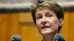 La ministra de Justicia, Simonetta Sommaruga, es escéptica de la iniciativa argumentando "parálisis democrática".