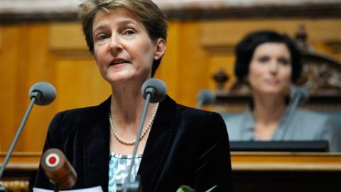 La ministra de Justicia, Simonetta Sommaruga, es escéptica de la iniciativa argumentando "parálisis democrática".