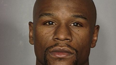 La jueza de paz Melissa Saragosa dictaminó que Mayweather debe comer y beber lo que se le suministra en la prisión.