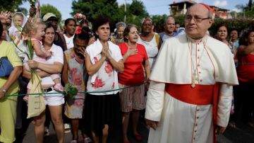 El cardenal cubano Jaime Ortega asiste a procesión en honor de la Santa Patrona de la Virgen de la Caridad del Cobre, en La Habana.