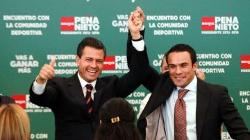 El candidato presidencial de la coalición Compromiso por México, y el boxeador Juan Manuel Márquez, durante el Encuentro con la Comunidad Deportiva.