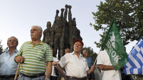 Seguidores del líder del Partido Socialista griego, Evangelos Venizelos, participan en un evento de campaña, ayer.