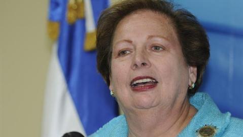 La abogada puertorriqueña Mari Carmen Aponte durante una rueda de prensa en San Salvador 2010.