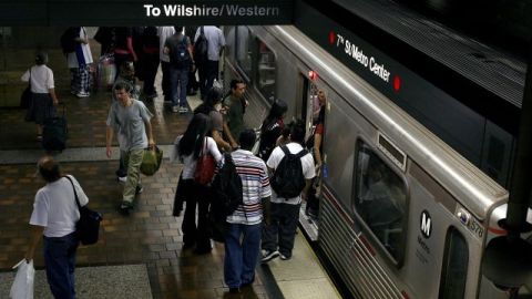 Muchos pasajeros llegaron después de terminado el desfile de los King por demoras en el tren.