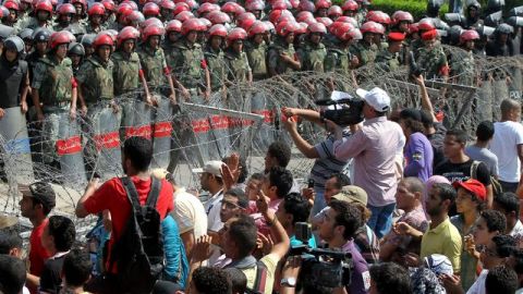 Fuerzas militares y de seguridad de Egipto custodiaban la sede del Tribunal Constitucional en El Cairo.