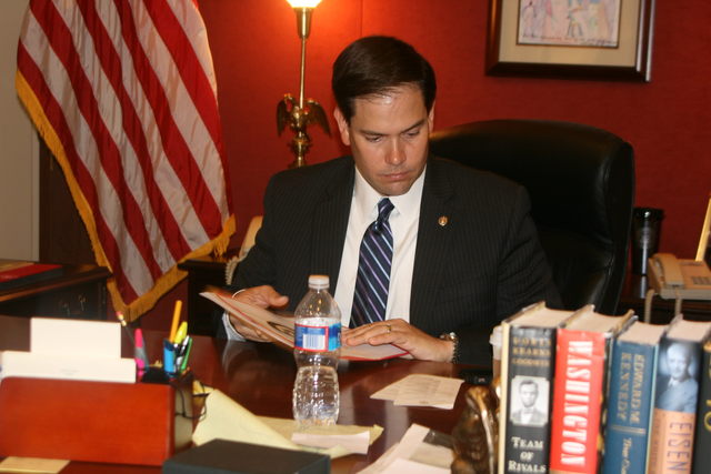 Rubio consideró abandonar contienda a senado en el 2010