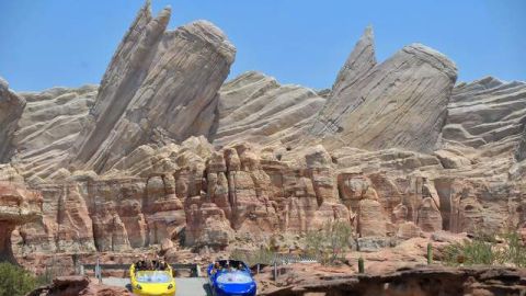 La nueva atracción Radiator Springs Racers, basada en la temática de la película 'Cars'.