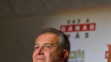 El candidato presidencial mexicano por el PRI, Enrique Peña Nieto, anuncia que de ser elegido, tendría a Oscar Naranjo como su asesor.