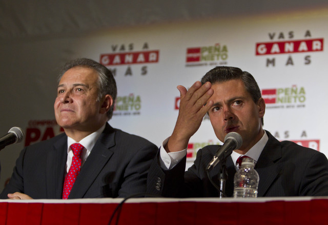 El candidato presidencial mexicano por el PRI, Enrique Peña Nieto, anuncia que de ser elegido, tendría a Oscar Naranjo como su asesor.