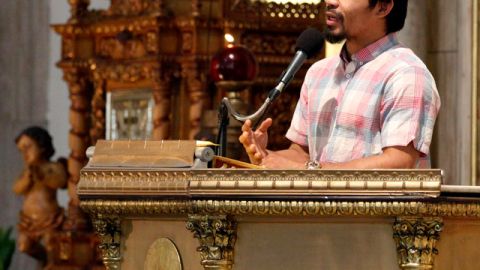 Manny Pacquiao, excampeón mundial welter de la AMB, desde el púlpito de una iglesia de Manila envió un mensaje a la feligresía que acudió a misa ayer.