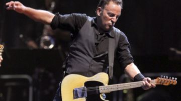 Bruce Springsteen en el concierto, que ha dado junto a la E-Street Band, en el estadio Santiago Bernabéu de Madrid.