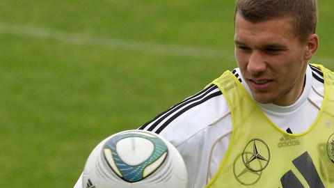 Lukas Podolski desea romper el récord de Franz Beckenbauer.