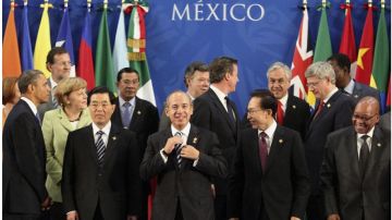 Mandatarios se preparan para la foto oficial de la cumbre del G20 2012.