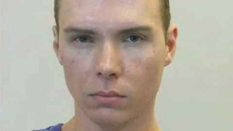 "El lunes 18 de junio, Luka Rocco Magnotta fue sacado de Berlín por una transporte militar canadiense bajo la custodia de la policía", indica un comunicado oficial.