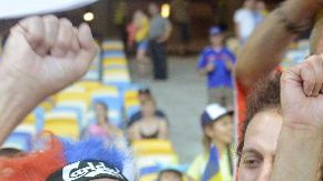 Aficionados franceses animan a su selección.